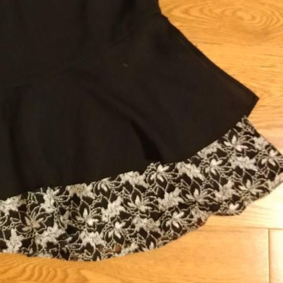 Vintage black lace trumpet skirt sz 0-2 - Picture 2 of 4